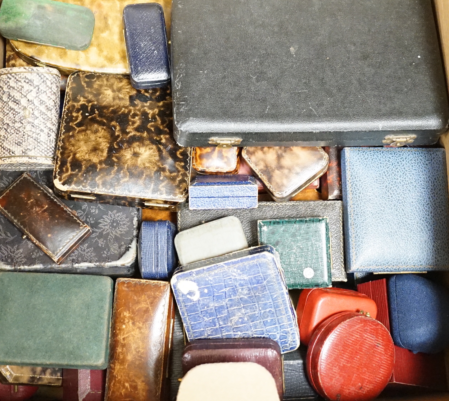 A large quantity of assorted jewellery boxes.